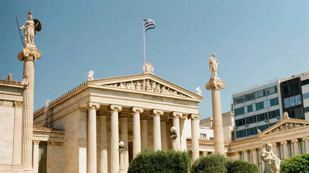 ein griechischer Tempel mit Flagge
