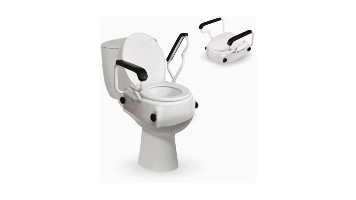 Toilettensitzerhöhung Mobiclinic mit hochgeklappten Armlehnen neben WC