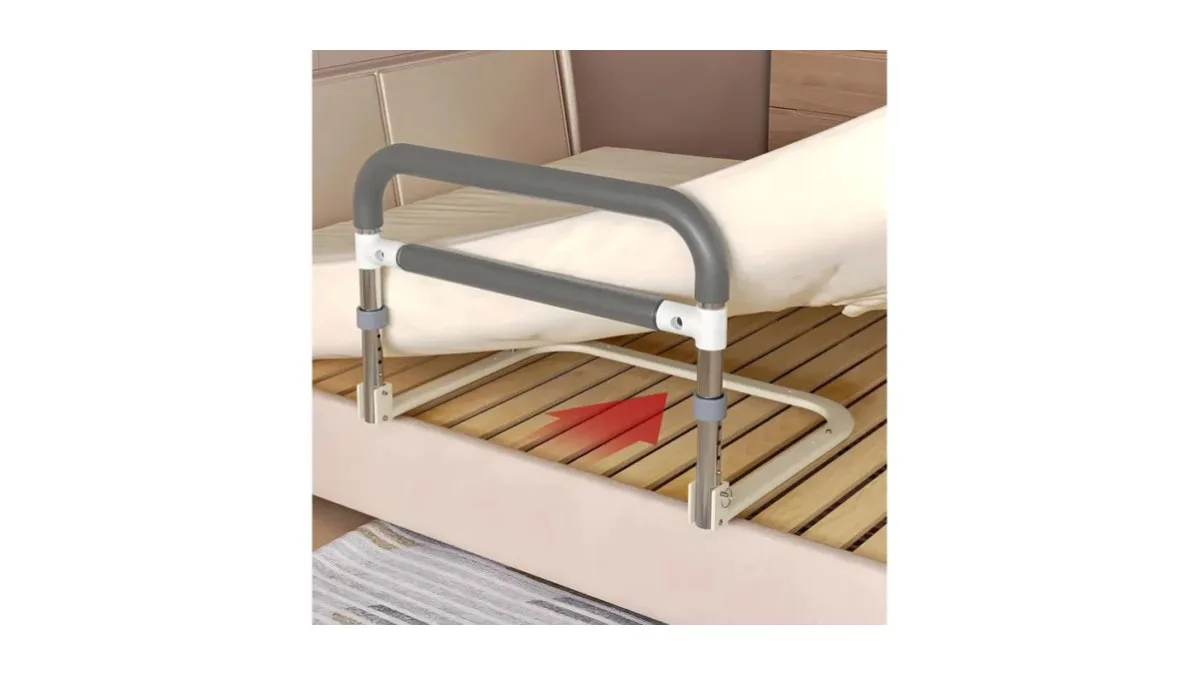NJUN verstellbare Aufstehhilfe neben einem Bett, Mechanik zur Breitenanpassung sichtbar