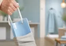 seniorin haelt sockenanziehhilfe im badezimmer